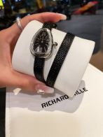 大人気でお買い得な 腕時計 ブルガリ オクト偽物 セルペンティ Serpenti 蛇かたち ダイヤ付き レザーバンド ブラック