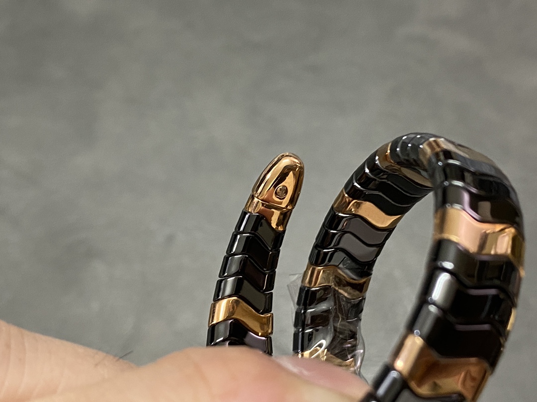 ブルガリ 腕時計 アショーマ偽物 セルペンティ 蛇かたち うで時計 Serpenti レディース ブレスレット 2色可選_15