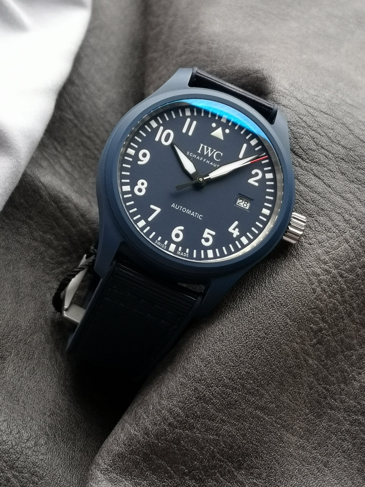 iwc シャフハウゼンとは偽物 うで時計 パイロットウォッチ 防水 型番IW328101 文字盤 メンズ ブルー_1