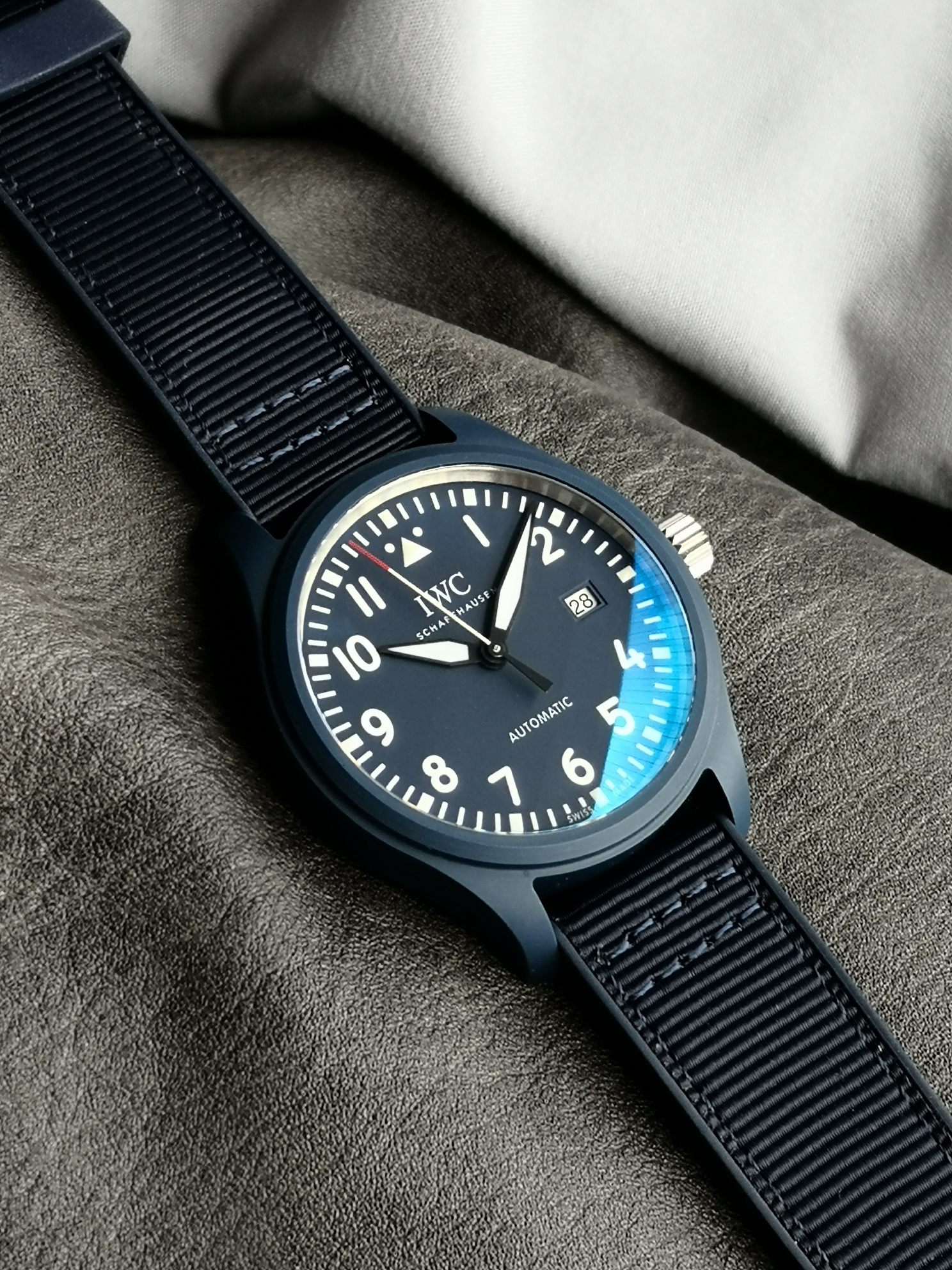 iwc シャフハウゼンとは偽物 うで時計 パイロットウォッチ 防水 型番IW328101 文字盤 メンズ ブルー_4