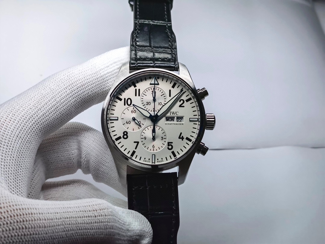 セール開催中 iwc 時計 シャフハウゼン偽物 高級品 腕時計 パイロットウォッチ 防水 人気品 ホワイト_1