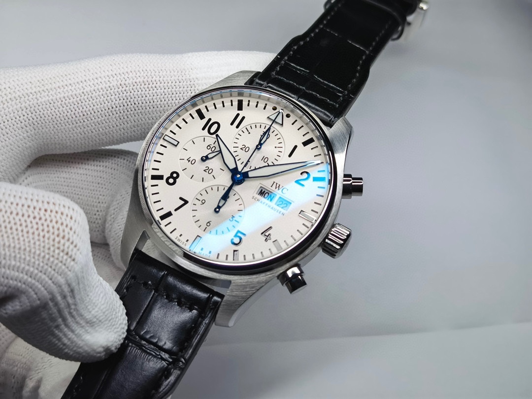 セール開催中 iwc 時計 シャフハウゼン偽物 高級品 腕時計 パイロットウォッチ 防水 人気品 ホワイト_3