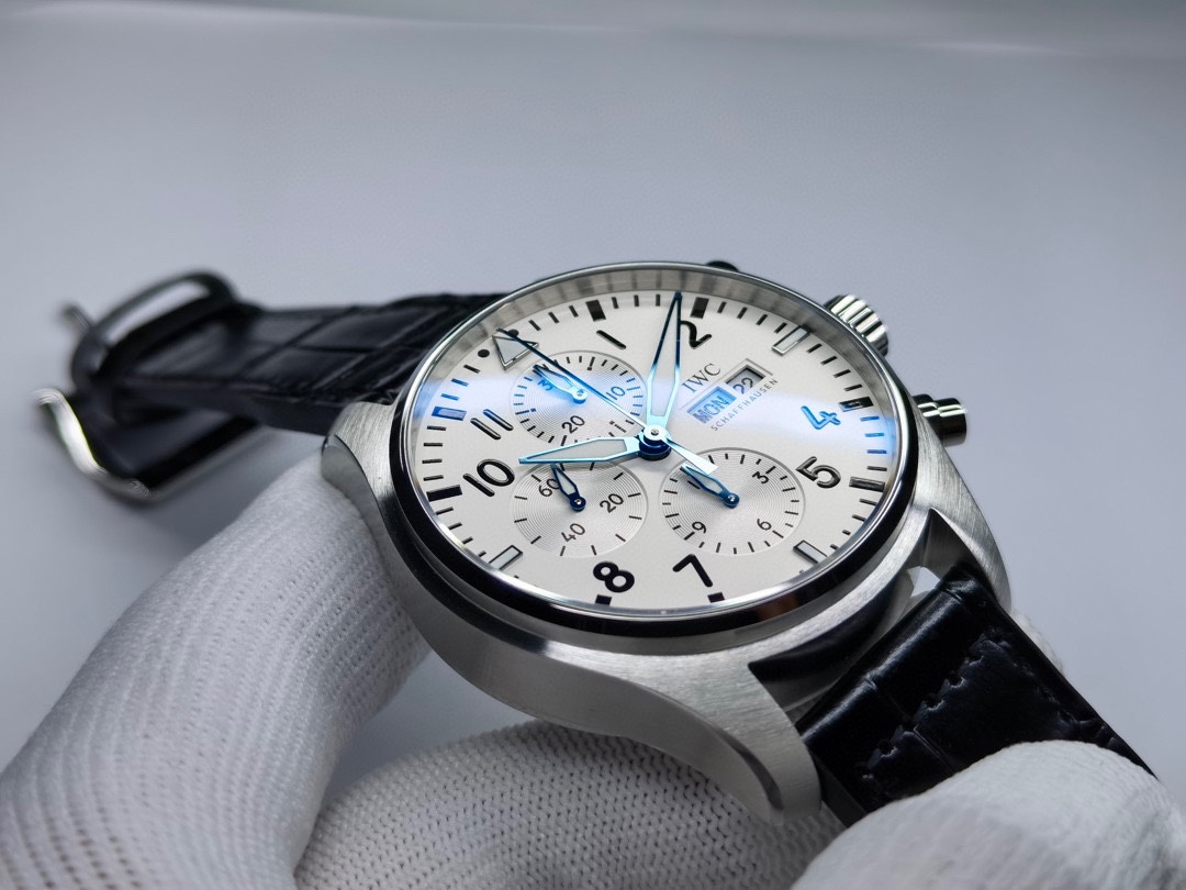 セール開催中 iwc 時計 シャフハウゼン偽物 高級品 腕時計 パイロットウォッチ 防水 人気品 ホワイト_5