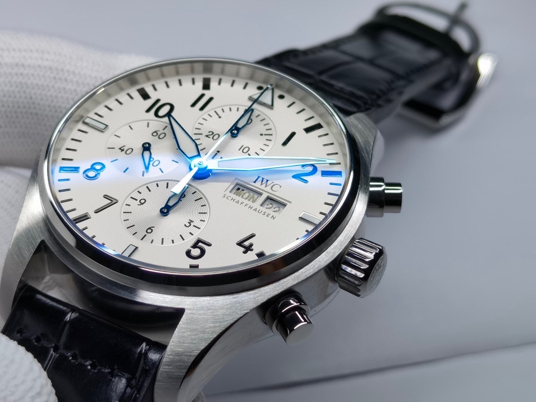 セール開催中 iwc 時計 シャフハウゼン偽物 高級品 腕時計 パイロットウォッチ 防水 人気品 ホワイト_6