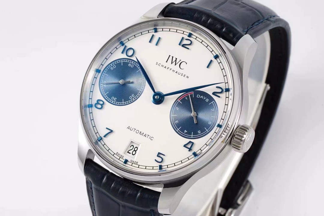 IWC 目を引く存在感 ポルトギーゼ 時計偽物 うで時計 型番IW500715 シルバーケース ホワイト_3