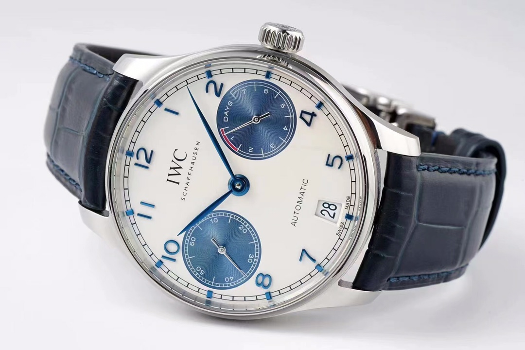 IWC 目を引く存在感 ポルトギーゼ 時計偽物 うで時計 型番IW500715 シルバーケース ホワイト_4