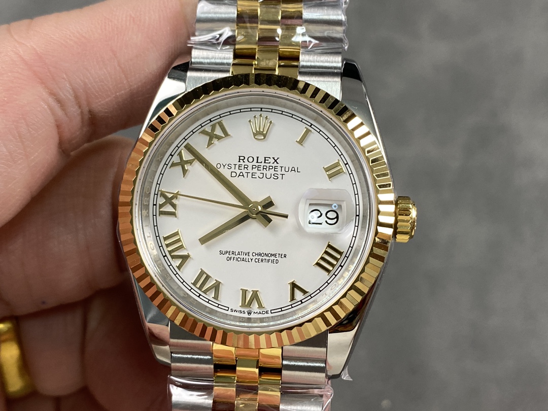 目を引く rolex デイトジャスト偽物 腕時計 ウォッチ 防水 優雅 レディース ゴールドケース ホワイト_2