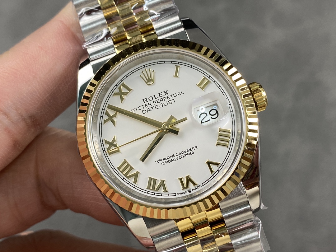 目を引く rolex デイトジャスト偽物 腕時計 ウォッチ 防水 優雅 レディース ゴールドケース ホワイト_3