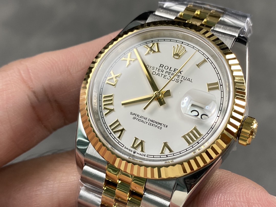 目を引く rolex デイトジャスト偽物 腕時計 ウォッチ 防水 優雅 レディース ゴールドケース ホワイト_4